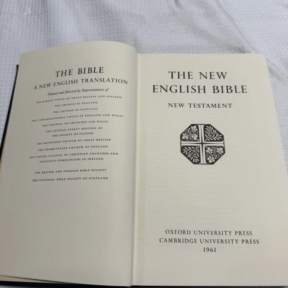 THE NEW‎ ENGLISH BIBLE New Testament by Oxford Cambridge 1961 Blue Hardcover